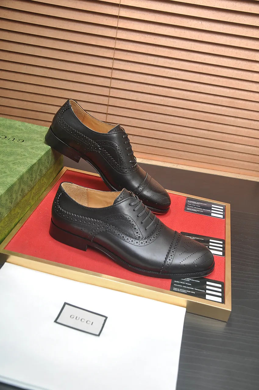 Men's shoes💰660💶 Brand: GUCCI (Gucci) Standard code: Men's code 39/44 (45/46 can be customized) Grade: Same as the official website Original quality Material: Original cowhide Water-dyed cowhide lining Original rubber outsole Style category: Men's fashionable casual leather shoes Distinguished big-name luxury elements top luxury Color: Actual picture